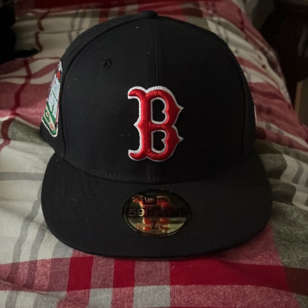 BOSTON RED SOX NEW ERA 59FIFTY FITTED HAT (TEAM COLOR PINK UNDER BRIM) 7 3/8